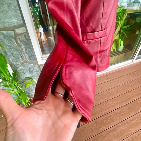 ♥️Deep Red/Burgundy VINTAGE Leather Jacket! Appx a size 6–8 **See measurements♥️ - Picture 10 of 17